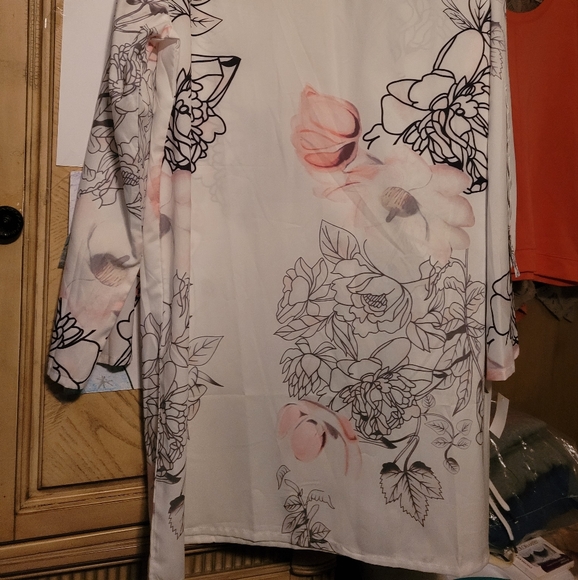 Blouse - Picture 2 of 2